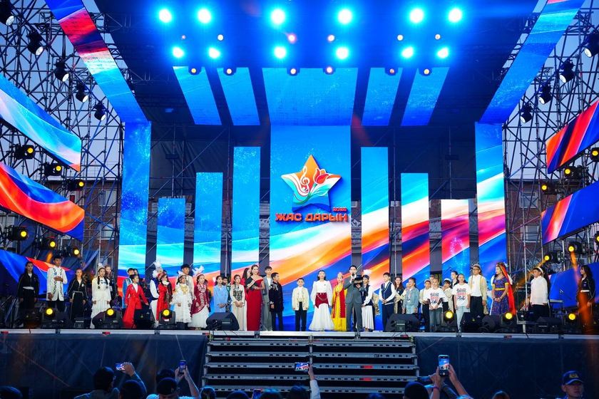 Сәтбаевта «Жас дарын» фестивалінің финалистері танымал өнер иелерімен бірге сахнаға шықты
